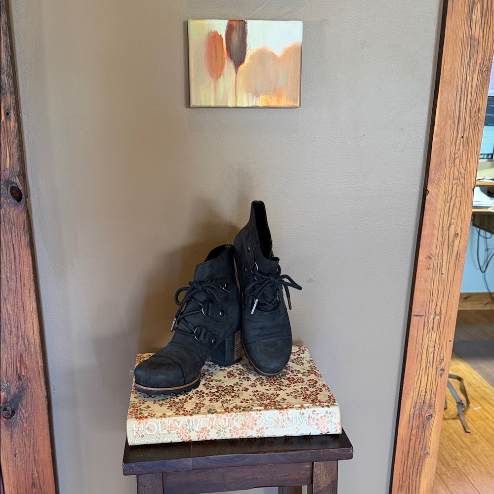 Sorel Addington Black Lace-Up Leather Chunky Heel Ankle Boots - Picture 2 of 5